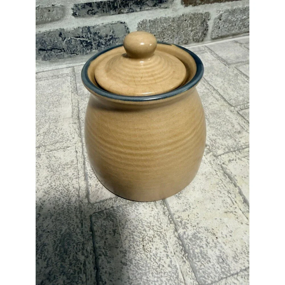 Pfaltzgraff Folk Art Honey Pot pottery